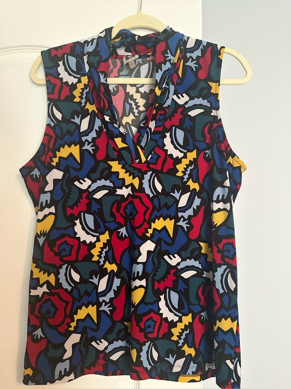 Sleeveless V-Neck Abstract Print Top in Multi